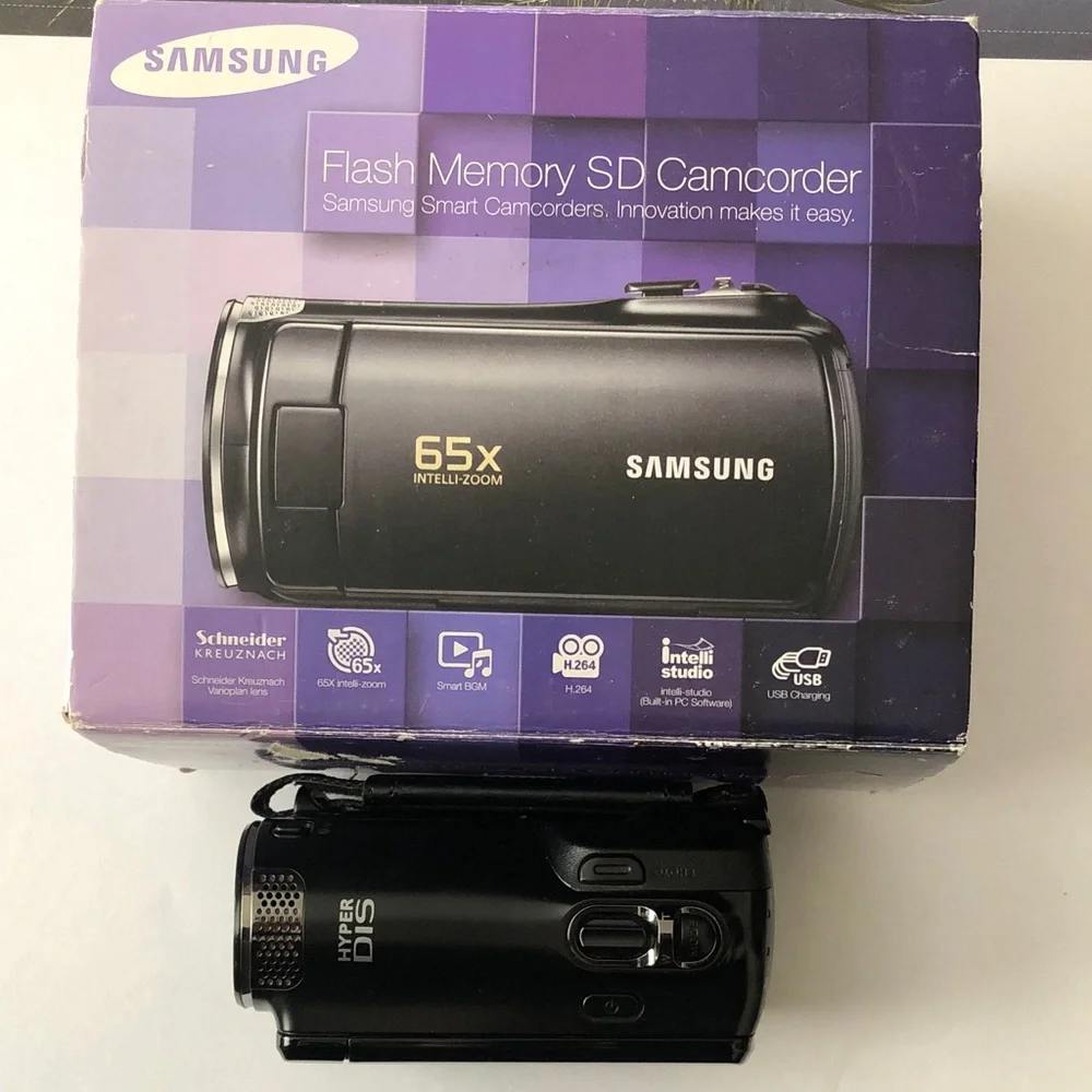 Samsung SMX-F50BN/XAA, Black Flash Memory SD Camcorder with 65x Zoom - Used